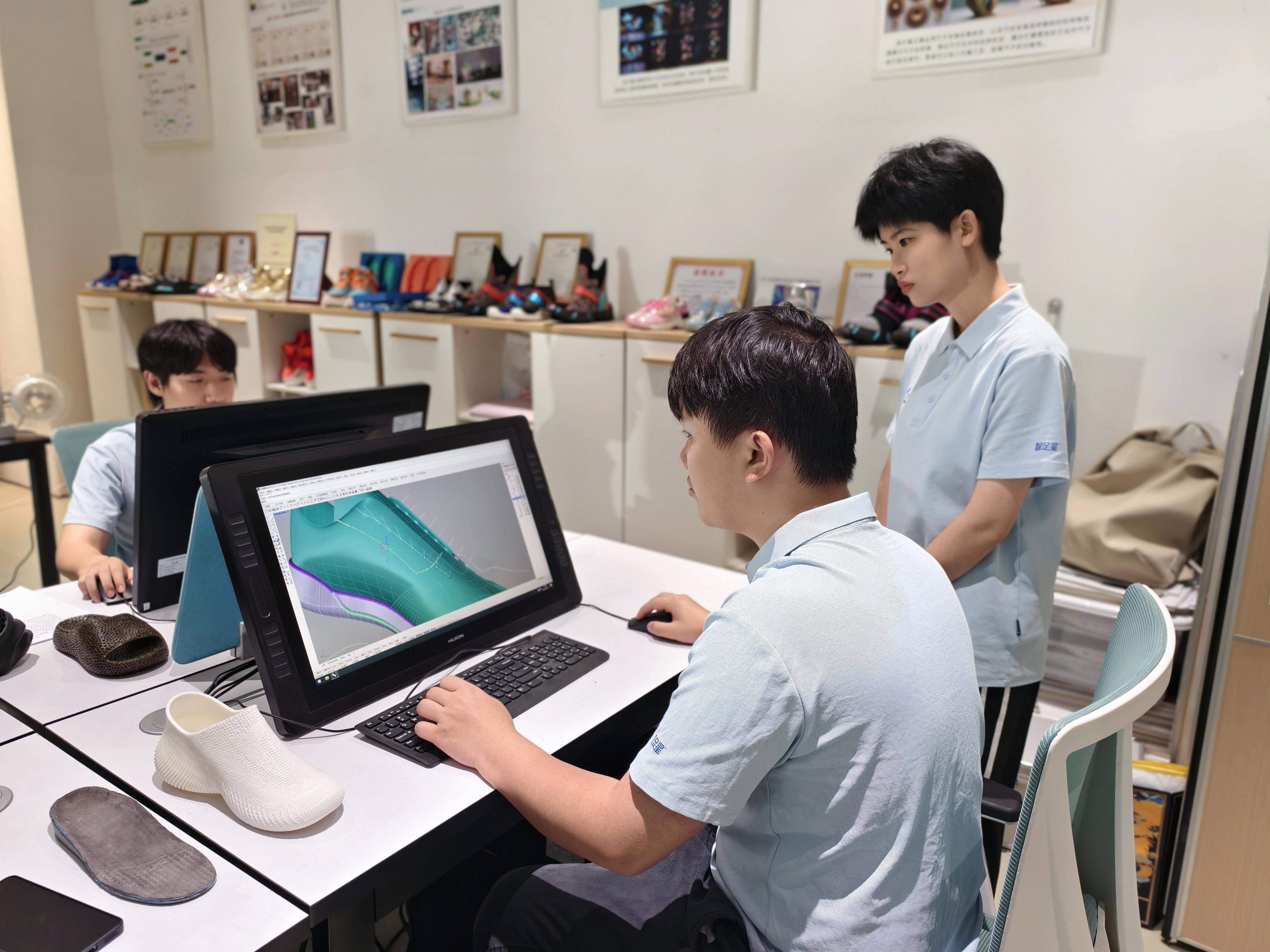 广州这所职院“智造”的运动鞋藏着多少黑科技？【视频】(图1)