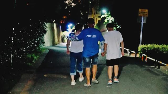 残疾快递小哥装上智能义肢(图7)