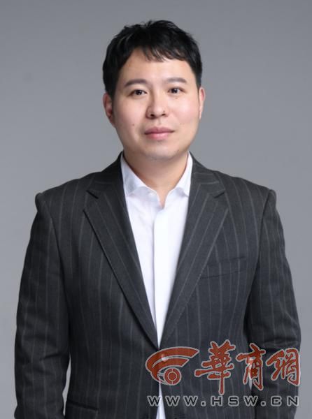 科学周刊科幻穿戴走进现实：比头发还细的“神奇纤维” 能连身体、通外界记者专访西安电子科技大学杭州研究院副教授周赟磊(图1)