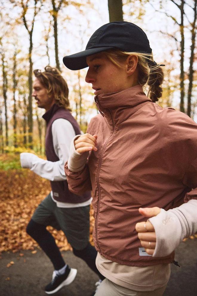 幺妹峰北壁国人首度登顶； “越野跑大神”食毒菌身亡 犀牛说(图22)