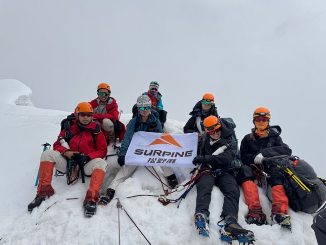 幺妹峰北壁国人首度登顶； “越野跑大神”食毒菌身亡 犀牛说(图32)