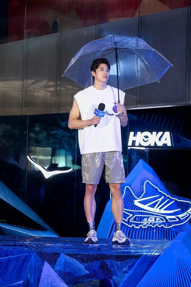 幺妹峰北壁国人首度登顶； “越野跑大神”食毒菌身亡 犀牛说(图27)