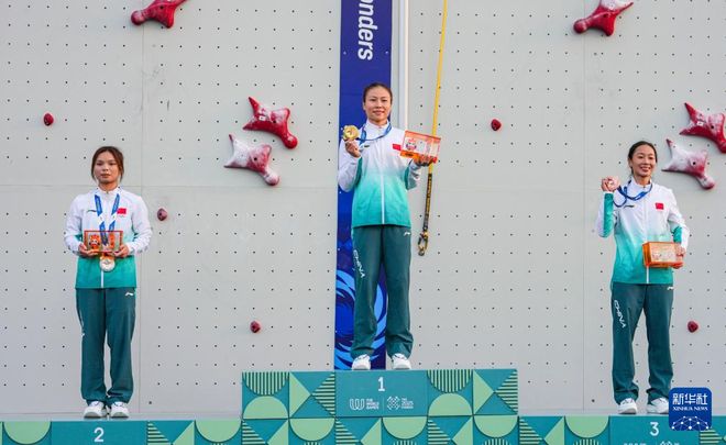 幺妹峰北壁国人首度登顶； “越野跑大神”食毒菌身亡 犀牛说(图34)