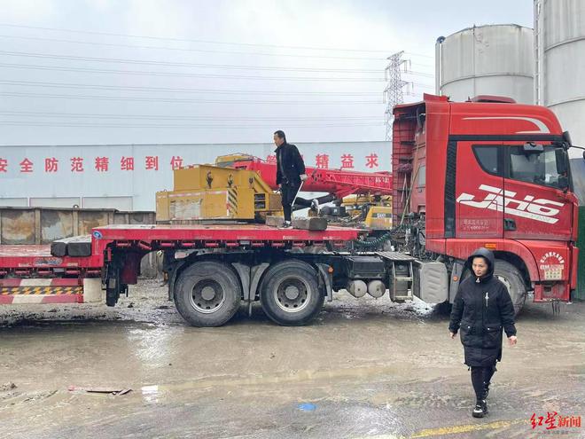 舍不得多买氧气罐离世的河南卡友已下葬三年前结发妻子离世留下重组家庭的6个孩子(图6)