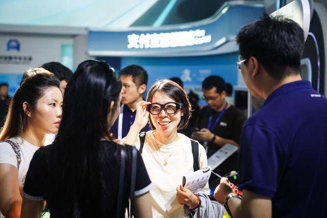 外滩大会上“秀绝活”机器人离我们的生活还有多远？(图6)