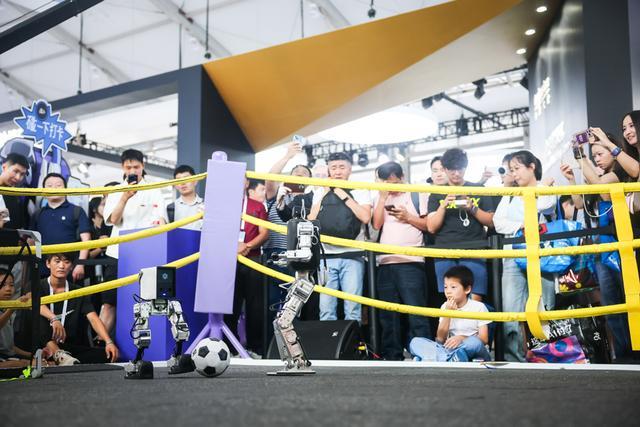 外滩大会上“秀绝活”机器人离我们的生活还有多远？(图13)