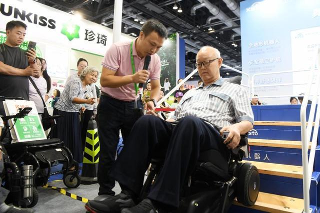 行得更稳、听得更清！2025福祉博览会展示智能助残新成果(图8)
