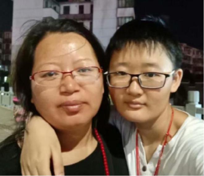 2012年河北女孩7年花200万抗癌亲友劝放弃怒道：我凭啥该死(图5)