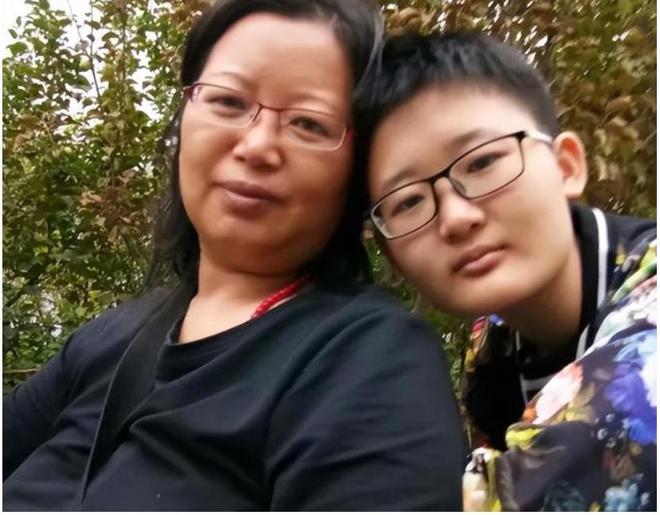 2012年河北女孩7年花200万抗癌亲友劝放弃怒道：我凭啥该死(图9)