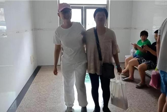 2012年河北女孩7年花200万抗癌亲友劝放弃怒道：我凭啥该死(图23)