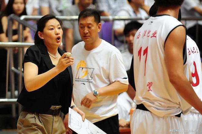 女篮名将李昕与巩晓彬分手后嫁知识分子又离婚如今单身无儿女(图6)