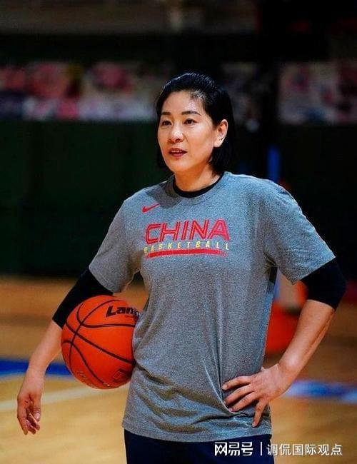 女篮名将李昕与巩晓彬分手后嫁知识分子又离婚如今单身无儿女(图11)