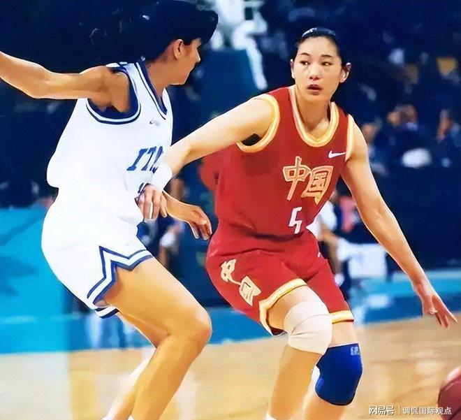 女篮名将李昕与巩晓彬分手后嫁知识分子又离婚如今单身无儿女(图15)