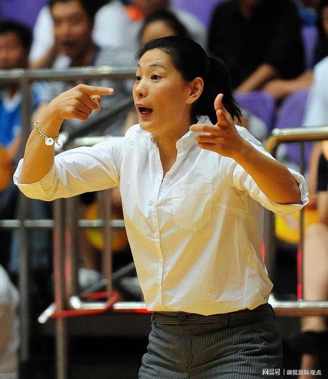 女篮名将李昕与巩晓彬分手后嫁知识分子又离婚如今单身无儿女(图22)