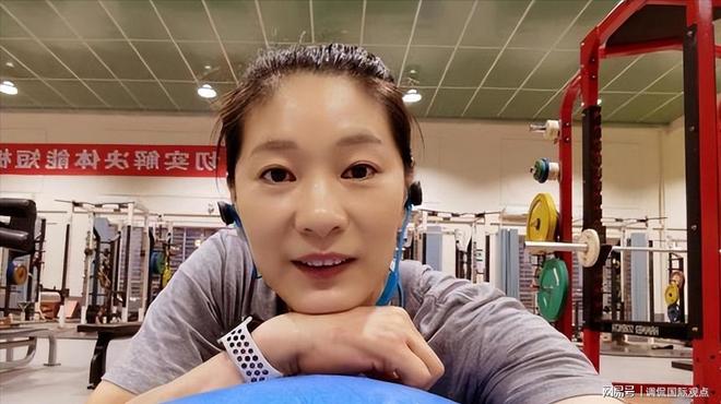 女篮名将李昕与巩晓彬分手后嫁知识分子又离婚如今单身无儿女(图26)