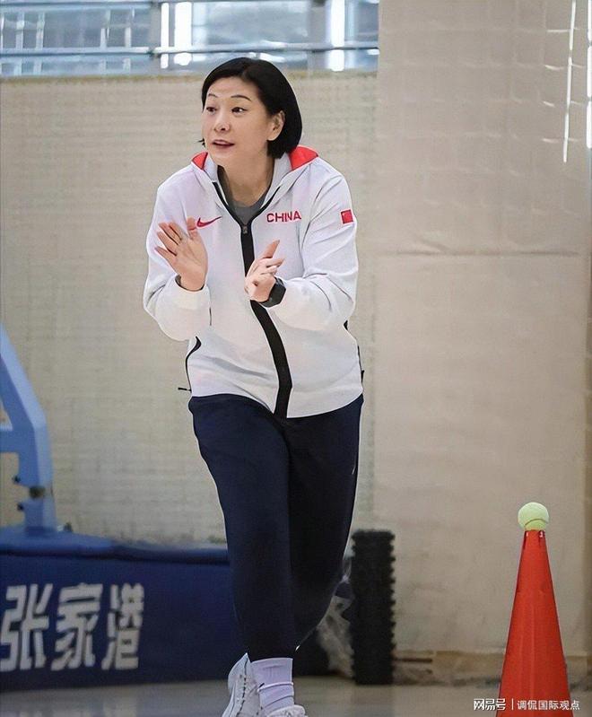 女篮名将李昕与巩晓彬分手后嫁知识分子又离婚如今单身无儿女(图28)