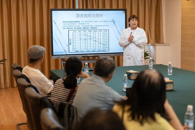 静安区老年大学携手上海假肢厂打造科技适老新体验(图2)