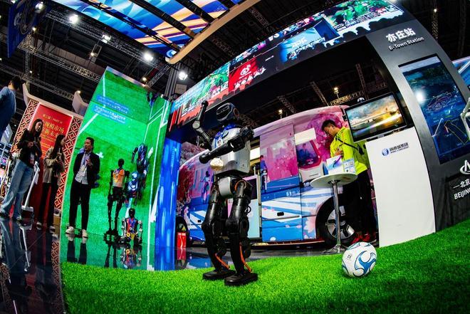 进博直击｜人形机器齐聚未来决胜具身智能AI模型(图10)