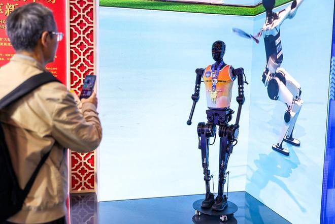 进博直击｜人形机器齐聚未来决胜具身智能AI模型(图14)