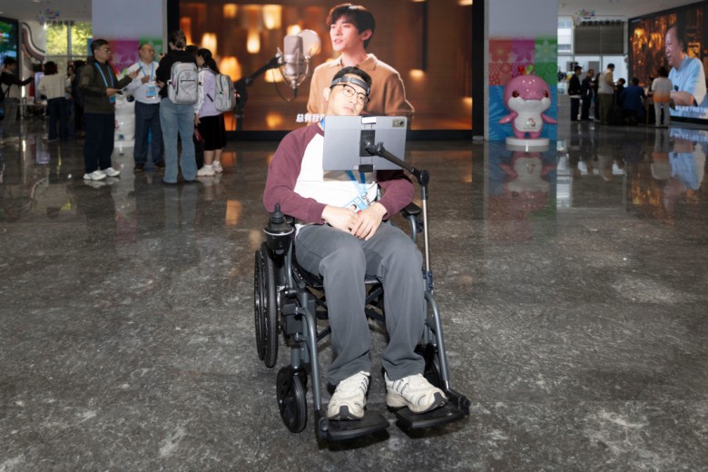 残特奥会主新闻中心“科技助残”展区：诠释“有爱无碍”(图2)